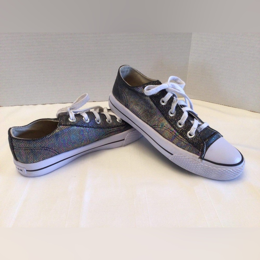 Airwalk Ladies Irridescent Grey Sneakers - size 7